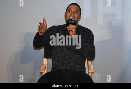 Attore americano Ray Fisher partecipa a una conferenza stampa per il suo film "Justice League" a Pechino in Cina, 27 ottobre 2017. Foto Stock