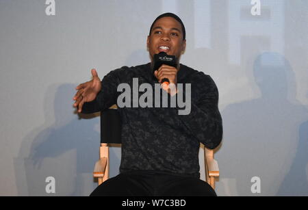 Attore americano Ray Fisher partecipa a una conferenza stampa per il suo film "Justice League" a Pechino in Cina, 27 ottobre 2017. Foto Stock