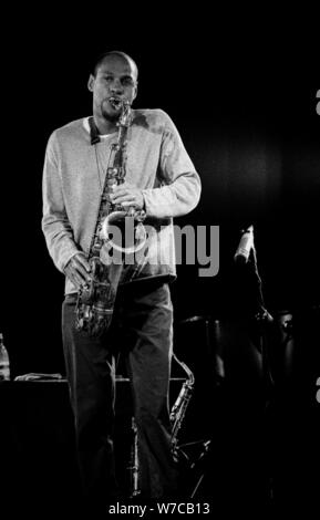 Joshua Redman, Brecon Jazz Festival, Brecon Galles, Agosto 2001. Artista: Brian O Connor. Foto Stock