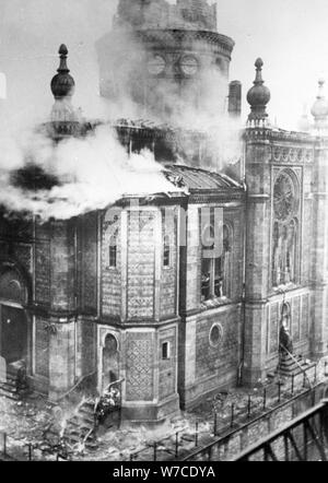 La sinagoga di masterizzazione a Michelsberg in Wiesbaden in la Kristallnacht del 9 novembre al 10 novembre 1938. Foto Stock