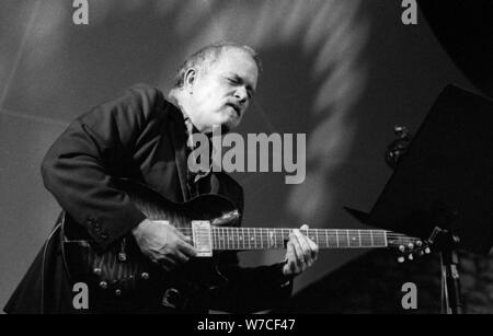 John Abercrombie, Brecon Jazz Festival, Brecon, POWYS, GALLES, Agosto 2000. Artista: Brian O Connor. Foto Stock