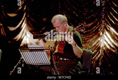 John Abercrombie, Brecon Jazz Festival, Brecon, POWYS, GALLES, Agosto 2004. Artista: Brian O Connor. Foto Stock