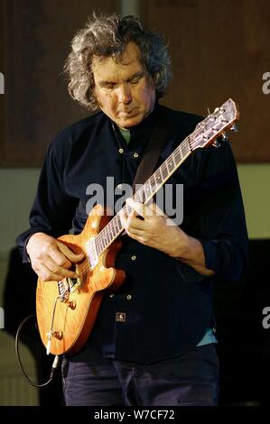 John Etheridge, Watermill Jazz Club, Dorking, Surrey, febbraio 28, 2017. Artista: Brian O Connor. Foto Stock