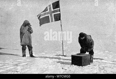 Roald Engelbrecht Gravning Amundsen (1872-1928), esploratore norvegese, al polo sud, 1911. Artista: sconosciuto Foto Stock