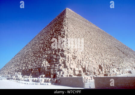 Piramide di Khufu (Cheope), Giza, egiziano, IV dinastia, XXVI secolo A.C. Artista: sconosciuto Foto Stock