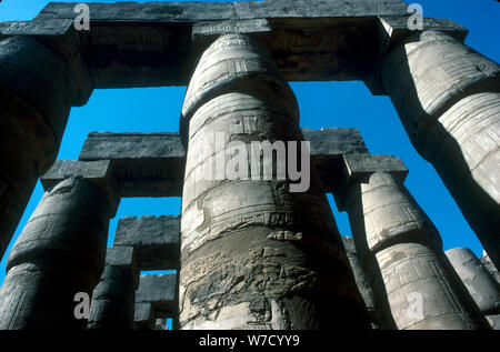 Pilastri nella grande Hypostyle Hall, Tempio di Amon, Karnak, Egitto, 14X-XIII secolo A.C. Artista: sconosciuto Foto Stock