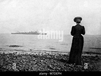 L'Imperatrice Maria Feodorovna guardando danese un mezzo navale off Hvidovre, Danimarca, 1908.artista: la Regina Alexandra Foto Stock