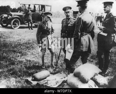 Re Giorgio V e la Edward, Principe di Galles nella parte anteriore, la Francia, la guerra mondiale I, 1914-1918. Artista: sconosciuto Foto Stock