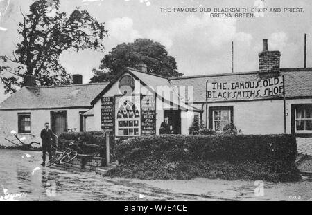 Il famoso vecchio fabbro del negozio, Gretna Green, Dumfriesshire, Scozia, xx secolo. Artista: sconosciuto Foto Stock