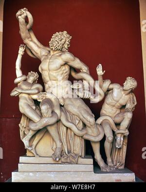 Laocoonte scultura di gruppo di uomini essendo devorued da serpenti del I secolo A.C. Artista: Plinio il Vecchio Foto Stock