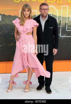 30 lug 2019 - Londra, Inghilterra, Regno Unito - Guy Ritchie e Jacqui Ainsley frequentando una volta in Hollywood UK Premiere, Odeon Luxe, Leicester Square Foto Stock