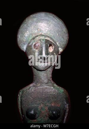 Dettaglio di un stile Celtic-Iberian bronzo statuetta femminile. Artista: sconosciuto Foto Stock