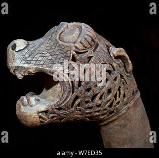 L'Accademico' testa di animale-post dal Oseburg Viking Ship sepoltura, IX secolo. Artista: sconosciuto Foto Stock