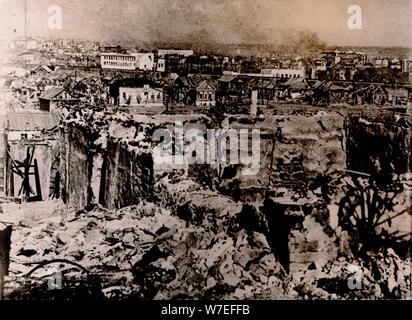 Le rovine di Stalingrado, c1942. Artista: sconosciuto Foto Stock