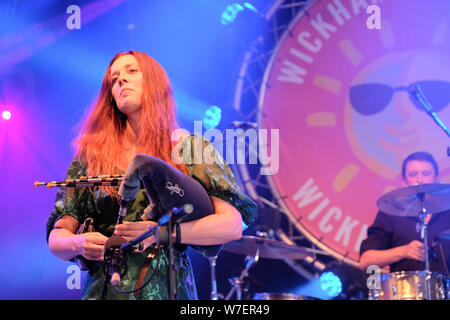 Kathryn Tickell e l'inscurimento performanti a Wickham Festival, Wickham, UK. Agosto 2, 2019 Foto Stock