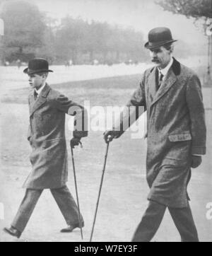 Prince Edward camminando con Mr HP Hansell, il precettore di Auteuil, Francia, 1912 (1936). Creatore: sconosciuto. Foto Stock