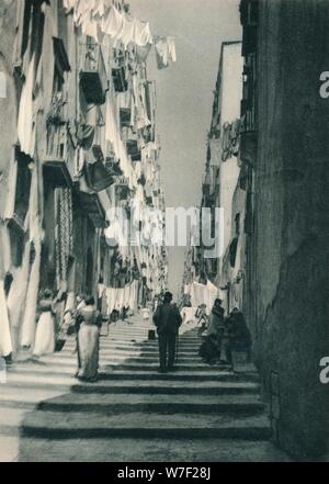 Street nei sobborghi, Napoli, Italia, 1927. Artista: Eugen Poppel. Foto Stock