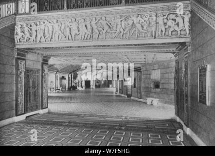 Atrio principale dall'entrata, Capitol Theatre, Chicago, Illinois, 1925. Artista: sconosciuto. Foto Stock