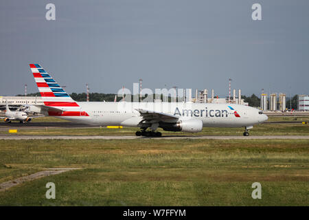 American Airlines Boeing 777-200 (N787al) pronti per il decollo a Milano - Malpensa (MXP / LIMC) Italia Italy Foto Stock