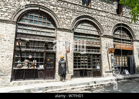 Sheki, Azerbaigian - Aprile 29, 2019. Negozio di souvenir e artigianato negozi di Sheki, Azerbaigian. Foto Stock