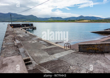Brandon Harbour su Brandon Bay sulla penisola di Dingle, nella contea di Kerry, Repubblica di Irlanda Foto Stock