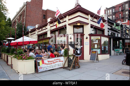 Adams Morgan è una diversa culturalmente quartiere in NW, Washington, D.C. Foto Stock