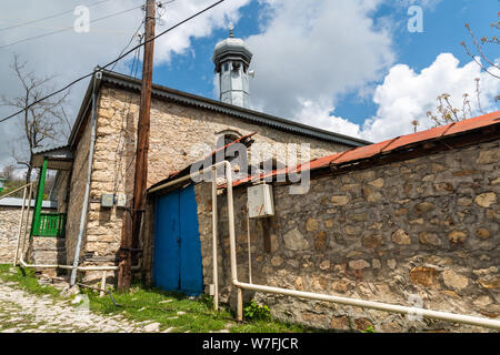 Basqal, Ismayilli regione, Azerbaigian - Aprile 30, 2019. Vista esterna di una moschea, risalente al XIX secolo, in Basqal insediamento di Ismailli regio Foto Stock