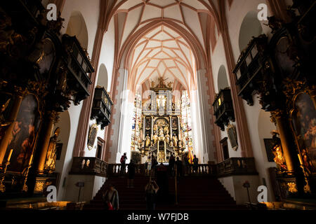 L'interno della Basilica di San Michele a Mondsee, Austria, una chiesa famosa per la scena del matrimonio nel film tutti insieme appassionatamente. Foto Stock