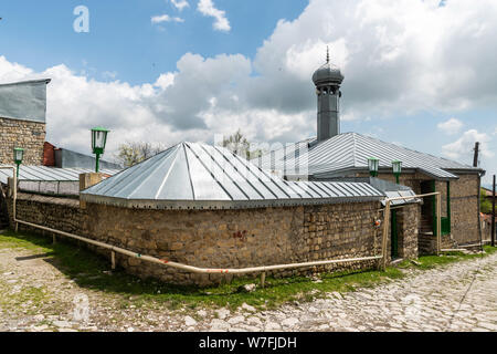 Basqal, Ismayilli regione, Azerbaigian - Aprile 30, 2019. Vista esterna di una moschea, risalente al XIX secolo, in Basqal insediamento di Ismailli regio Foto Stock