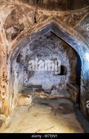 Basqal, Ismayilli regione, Azerbaigian - Aprile 30, 2019. Vista interna di una vasca da bagno Casa, risalente al XVII secolo, in Basqal insediamento di Ismailli r Foto Stock