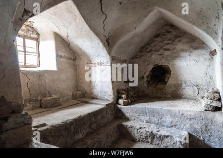 Basqal, Ismayilli regione, Azerbaigian - Aprile 30, 2019. Vista interna di una vasca da bagno Casa, risalente al XVII secolo, in Basqal insediamento di Ismailli r Foto Stock