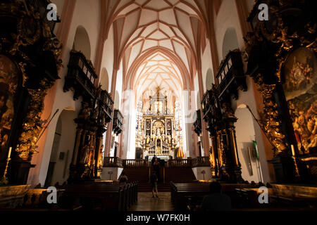 L'interno della Basilica di San Michele a Mondsee, Austria, una chiesa famosa per la scena del matrimonio nel film tutti insieme appassionatamente. Foto Stock