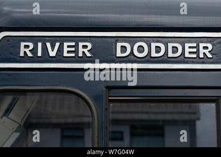 Logo River Dodder su locomotiva diesel blu scuro 201 Class come locomotiva dedicata Belmond Grand Hibernian Luxury Sleeper Foto Stock