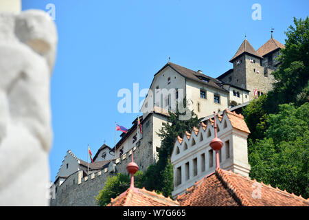 24 luglio 2019, il Liechtenstein VADUZ: Vaduz Castello a Triesenberg - Il Principato del Liechtenstein è di 300 anni. Essa è stata fondata il 15 agosto 1719, tra la Svizzera e l'Austria. Il capitale è Vaduz (nell'immagine). Foto: Volkmar Heinz/dpa-Zentralbild/ZB Foto Stock