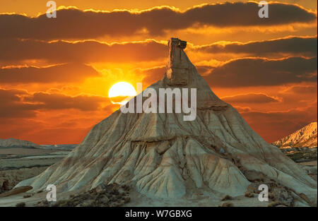 Bella Bardenas Kastildeterra nel deserto al tramonto Spagna Foto Stock