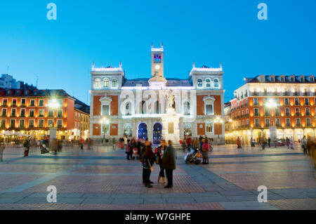 Plaza Mayor, Vista notte. Valladolid, Castilla Leon, Spagna. Foto Stock