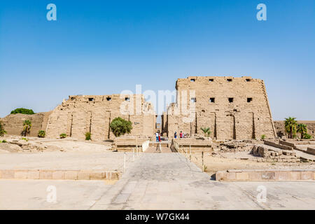 Ingresso al Tempio di Karnak a Luxor, Egitto Foto Stock