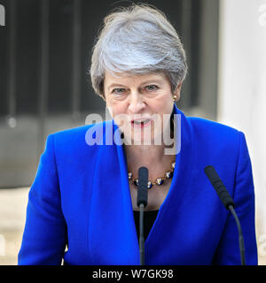 Il Primo Ministro inglese Theresa Maggio parla, discorso di addio al di fuori 10 Downing Street prima delle sue dimissioni, Londra, Foto Stock