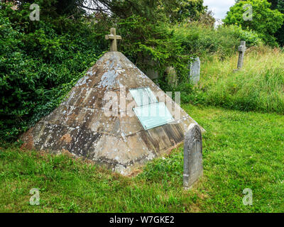 Oggetto contrassegnato per la rimozione definitiva per Charles Piazzi Smyth in St Johns sagrato a Sharow vicino a Ripon North Yorkshire, Inghilterra Foto Stock