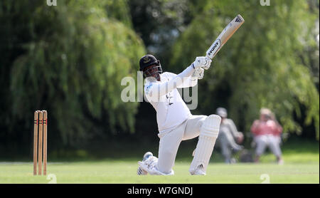 Il Sussex Jofra Archer pipistrelli durante il primo giorno del secondo XI Campionato corrispondono a Blackstone Academy Massa, a Henfield. Foto Stock