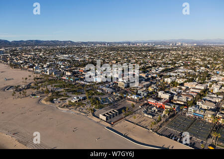Los Angeles, California, Stati Uniti d'America - 17 dicembre 2016: Pomeriggio Vista aerea della Spiaggia Venice strutture ricreative nella California Meridionale. Foto Stock
