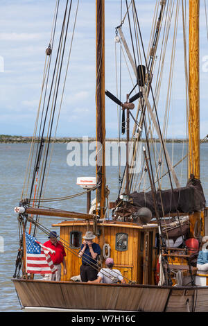 American ketch Lady Hawk ancorata in Steveston per il 2019 Richmond Maritime Festival in British Columbia Foto Stock