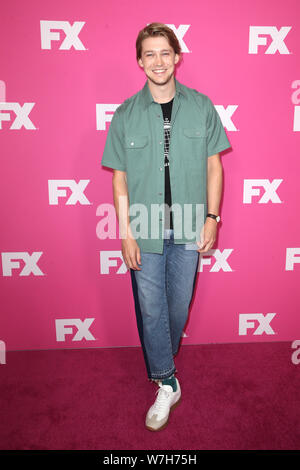 Beverly Hills, Ca. Il 6 agosto, 2019. Joe Alwyn al FX reti TCA Starwalk presso il Beverly Hilton di Beverly Hills, la California il 6 agosto 2019. Credito: Faye Sadou/media/punzone Alamy Live News Foto Stock