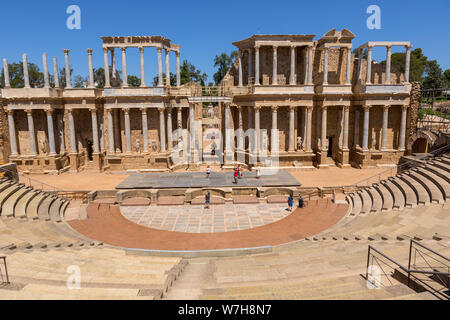 MERIDA, Spagna - 9 giugno 2019: antico teatro romano di Merida, Spagna. Costruita dai Romani alla fine del I secolo o agli inizi del II secolo Foto Stock