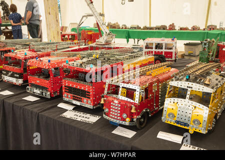 Modello motore fire costruito con meccano sul display in corrispondenza del fuoco Odiham mostrano, 2019, Hampshire, Regno Unito Foto Stock