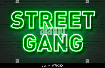 Street gang insegna al neon sul muro di mattoni in background Foto Stock