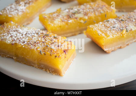 Lemon-Lavender barre di dessert Foto Stock