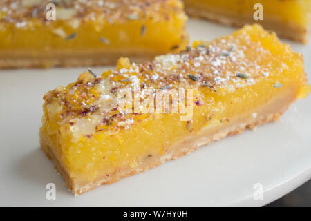 Lemon-Lavender barre di dessert Foto Stock