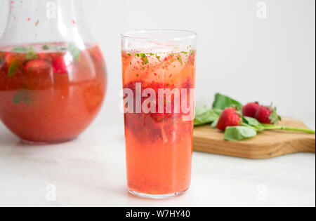 Fragola Limonata di basilico Foto Stock
