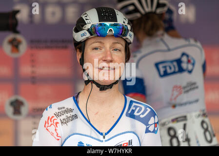 Lauren cucina di FDJ Nouvelle Aquitaine Futuroscope prima racing nel Prudential RideLondon Classique cycle race. Ciclista femmina rider Foto Stock